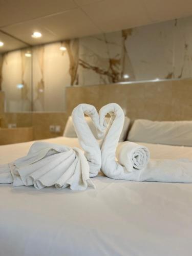 Habitación Doble con bañera de hidromasaje del hotel Hostal Avenida Andalucia. Foto 16