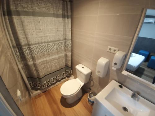 Habitación Doble Económica - 1 o 2 camas del hotel Hostal Avenida Andalucia. Foto 10