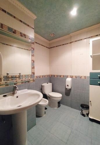 Habitación Doble Deluxe del hotel Hostal Avenida Andalucia. Foto 1