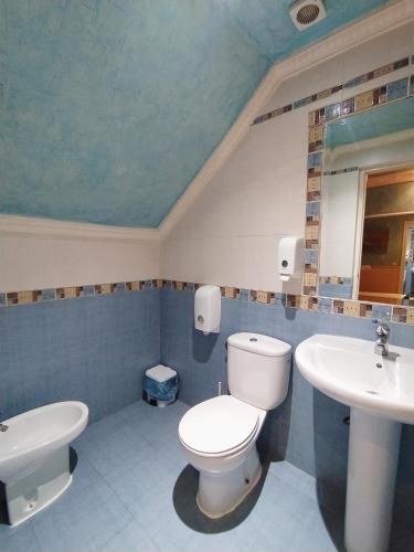 Habitación Doble Deluxe del hotel Hostal Avenida Andalucia. Foto 2