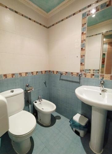 Habitación Doble Deluxe del hotel Hostal Avenida Andalucia. Foto 3