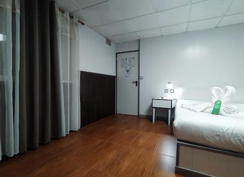 Habitación Doble Económica con bañera de hidromasaje del hotel Hostal Avenida Andalucia. Foto 6