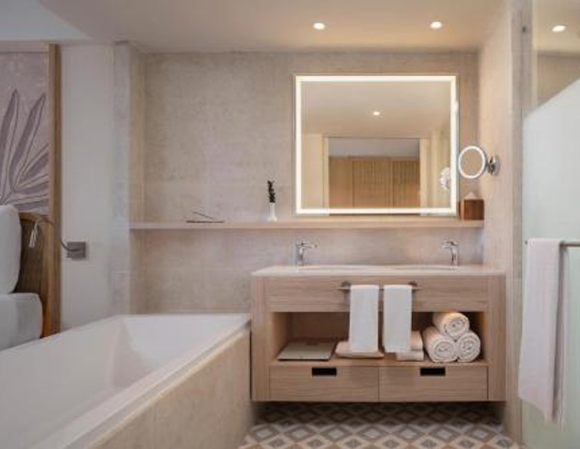 Suite Junior con vistas a la piscina - 1 cama extragrande del hotel Dreams Playa Esmeralda Resort & Spa - All Inclusive
