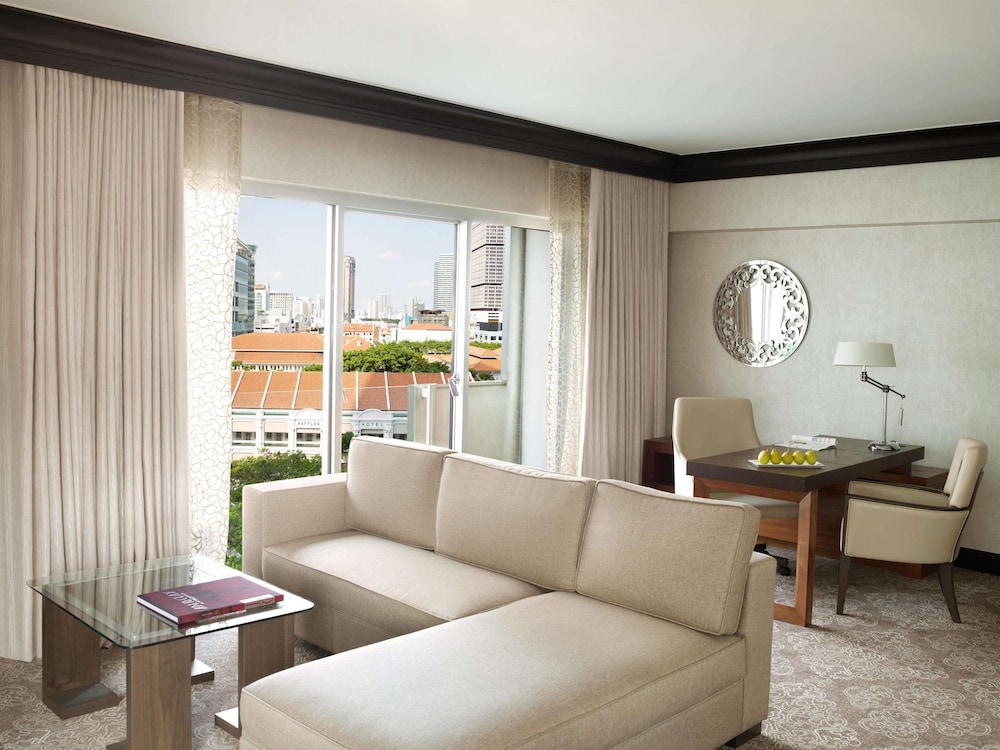 SUITE SIGNATURE, 1 King, habitación de esquina con 2 balcones del hotel Fairmont Singapore (sg Clean). Foto 3