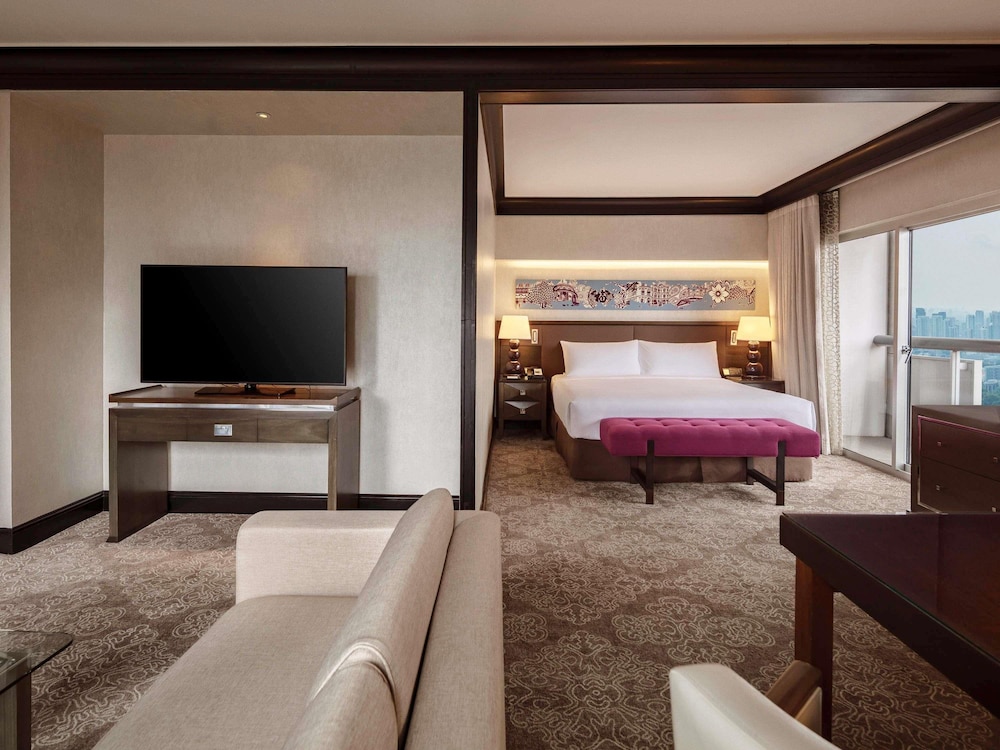 SUITE SIGNATURE, 1 King, habitación de esquina con 2 balcones del hotel Fairmont Singapore (sg Clean). Foto 4