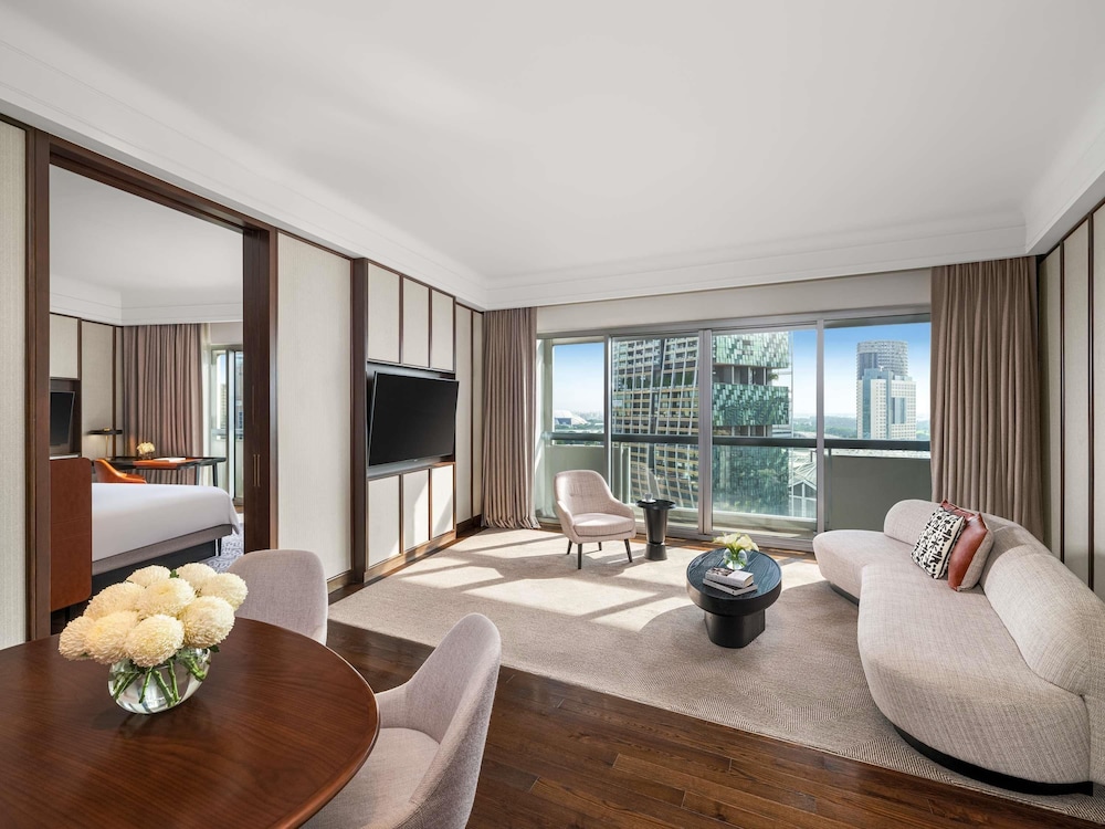 SUITE AMBASSADOR 1 King, 2 balcones y acceso al Salón Fairmont Gold del hotel Fairmont Singapore (sg Clean)