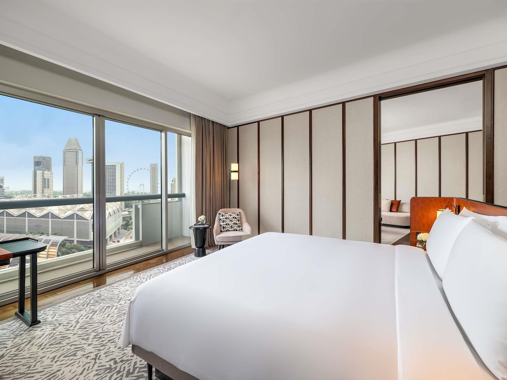 SUITE AMBASSADOR 1 King, 2 balcones y acceso al Salón Fairmont Gold del hotel Fairmont Singapore (sg Clean). Foto 1