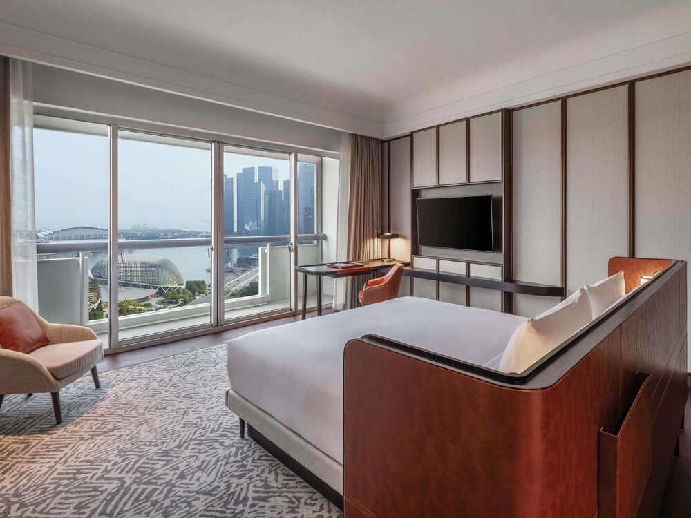 SUITE AMBASSADOR 1 King, 2 balcones y acceso al Salón Fairmont Gold del hotel Fairmont Singapore (sg Clean). Foto 3