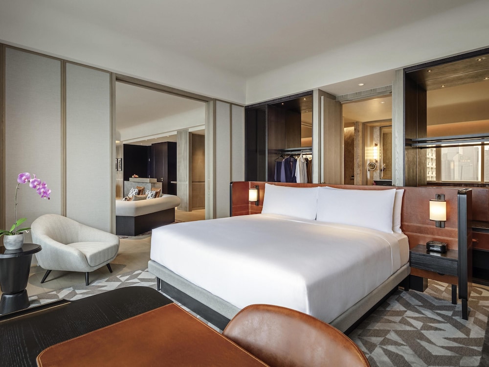 SUITE GOVERNOR, 1 King, 3 balcones y acceso al Salón Fairmont Gold del hotel Fairmont Singapore (sg Clean)