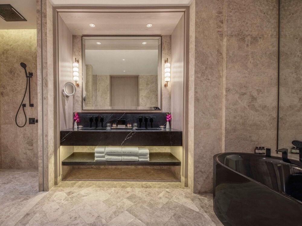 SUITE GOVERNOR, 1 King, 3 balcones y acceso al Salón Fairmont Gold del hotel Fairmont Singapore (sg Clean). Foto 7