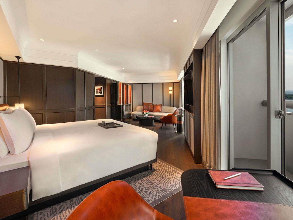 SUITE SIGNATURE GOLD, 1 King, 2 balcones y acceso al Salón Fairmont Gold del hotel Fairmont Singapore (sg Clean). Foto 8