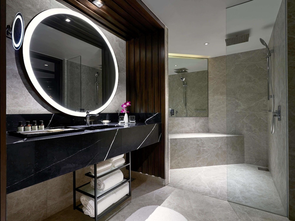 SUITE SIGNATURE SALON, 1 King, salón independiente y 2 balcones del hotel Fairmont Singapore (sg Clean). Foto 9