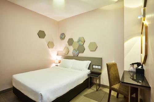 Habitación estándar con 2 camas individuales del hotel Ibis Budget Singapore Imperial. Foto 4