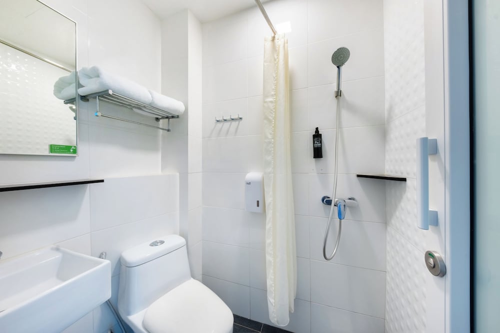 Habitación superior con 2 camas individuales del hotel Ibis Budget Singapore Ruby