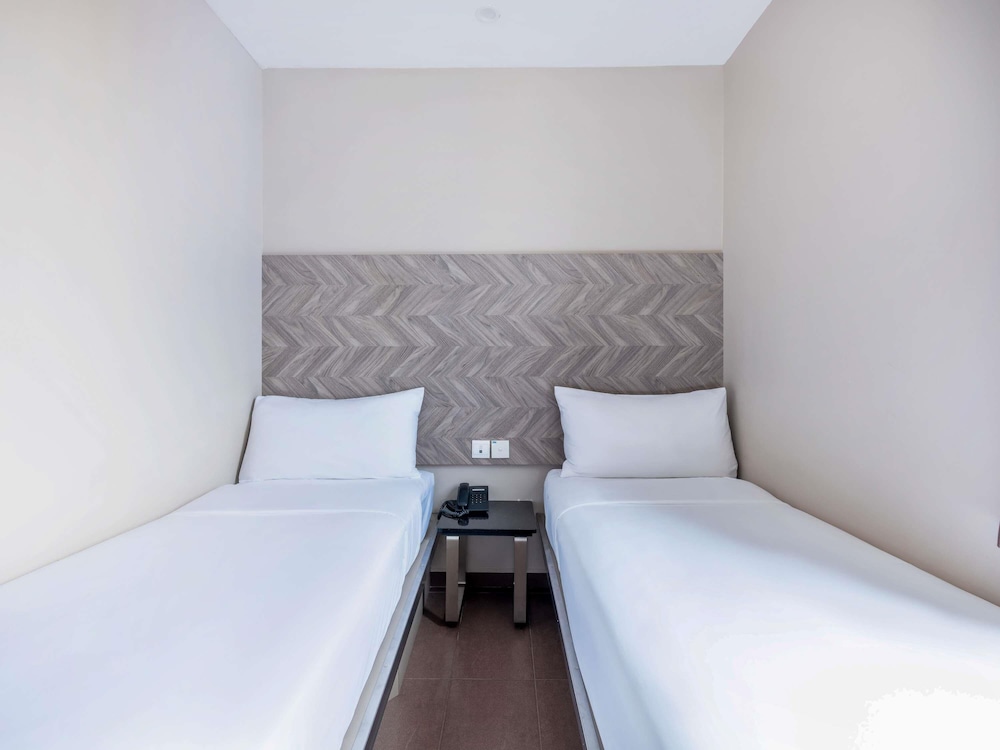 Habitación superior con 2 camas individuales del hotel Ibis Budget Singapore Ruby. Foto 3