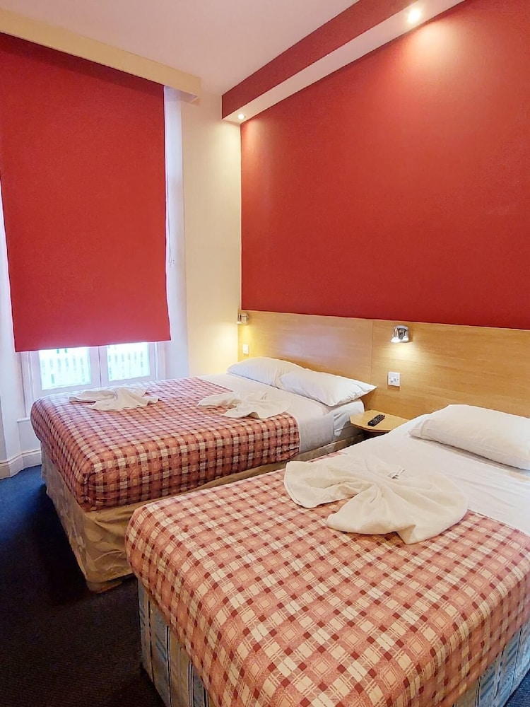 Habitación con 2 camas individuales del hotel Carlton. Foto 2