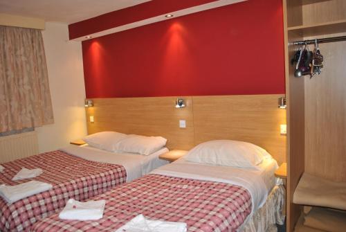 Habitación Doble con aseo privado y ducha - 2 camas del hotel Carlton. Foto 2