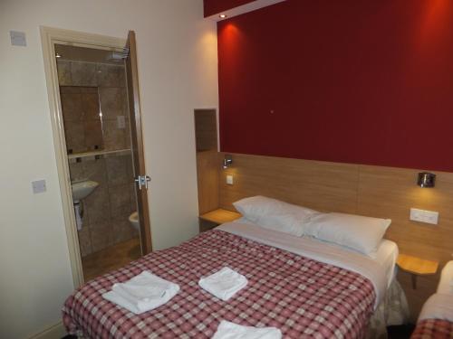 Habitación Doble con ducha y wc privados del hotel Carlton. Foto 7