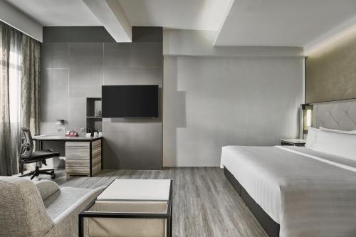 Deluxe Corner Room, 1 King Bed del hotel Novotel Singapore on Kitchener. Foto 3