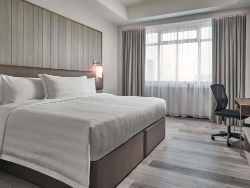 Habitación Superior con cama extragrande del hotel Novotel Singapore on Kitchener