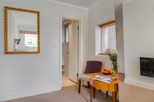 Habitación Doble Estándar del hotel 1 LEXHAM GARDENS. Foto 5