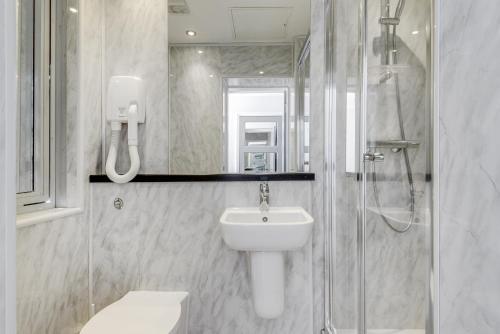 Habitación Doble Deluxe del hotel 1 LEXHAM GARDENS. Foto 1