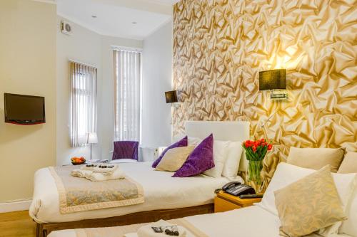 Habitación Triple Estándar del hotel 1 LEXHAM GARDENS. Foto 7