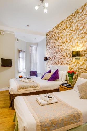 Habitación Triple Estándar del hotel 1 LEXHAM GARDENS. Foto 14