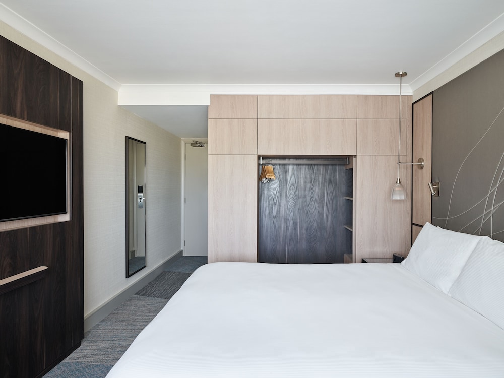 Habitación, 1 cama de matrimonio grande (Runway View) del hotel Hyatt Place London Heathrow Airport. Foto 1