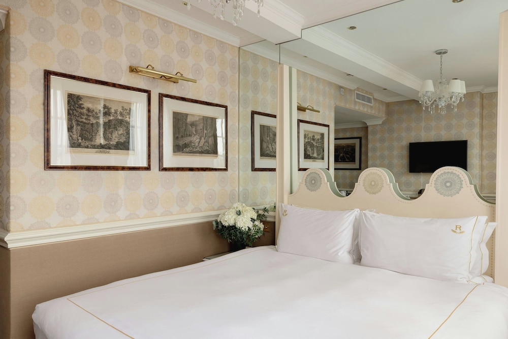 Habitación, 1 cama de matrimonio grande (Royal Mews View) del hotel The Rubens At The Palace. Foto 7
