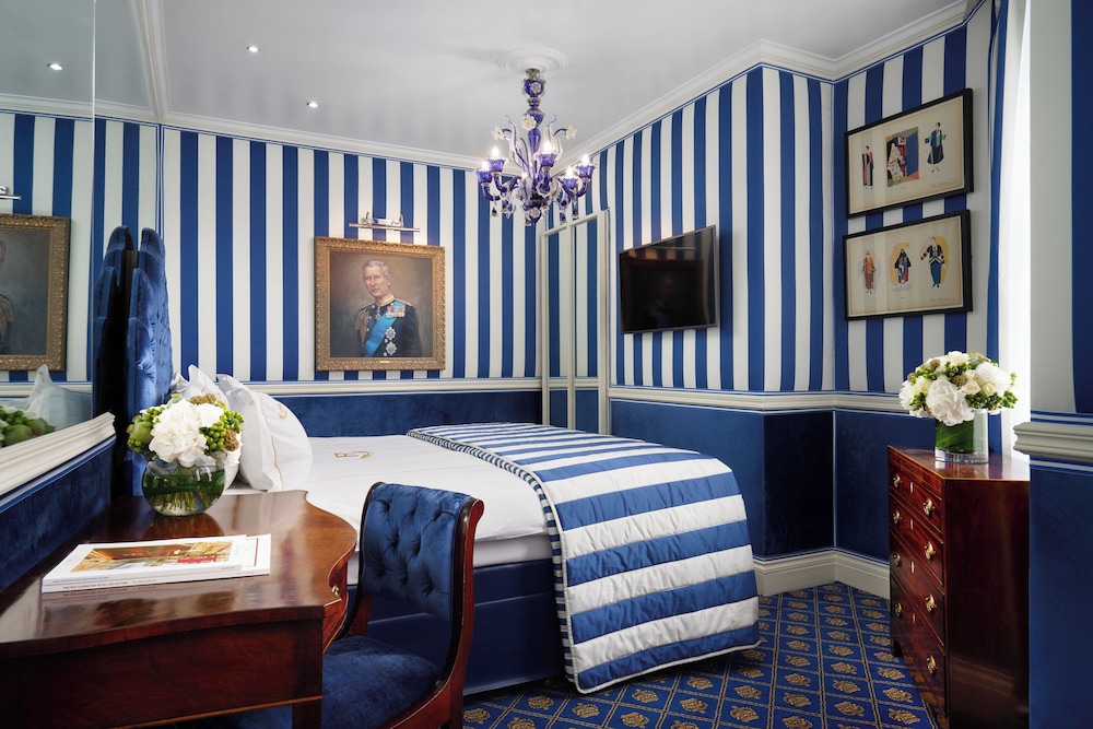 Habitación, 1 cama de matrimonio grande (Royal Themed) del hotel The Rubens At The Palace. Foto 3