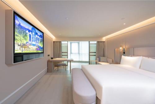 Habitación Privilege con cama extragrande del hotel Mercure Shanghai Lujiazui. Foto 3