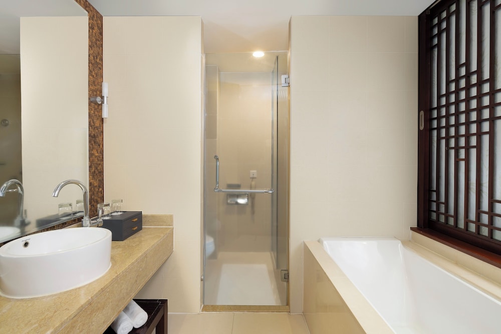Habitación superior, 2 camas individuales, vistas al jardín del hotel Grand Mercure Sanya Yalong Bay. Foto 4