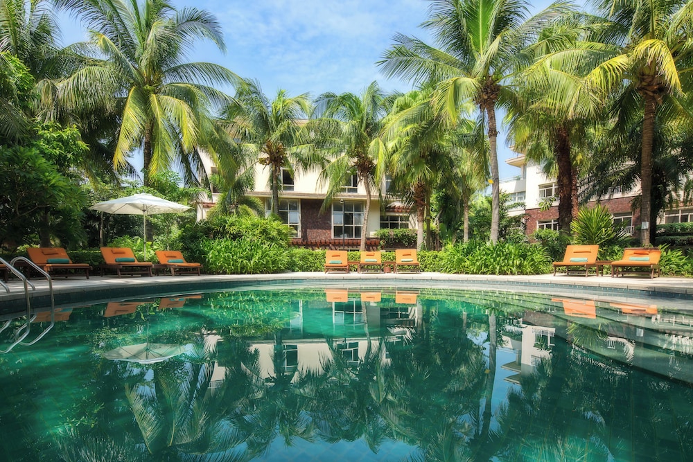 Habitación Deluxe, 1 cama king size, vistas a la piscina del hotel Grand Mercure Sanya Yalong Bay. Foto 3