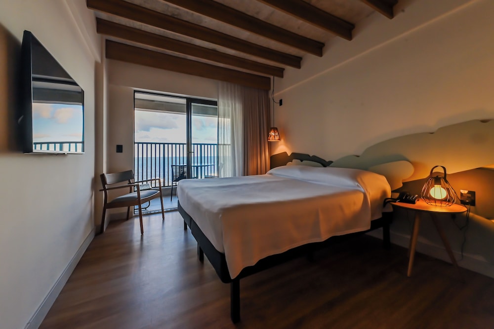 Habitación estándar con vistas al mar, 2 camas individuales y balcón - comunicante del hotel ibis Styles Maragogi. Foto 5