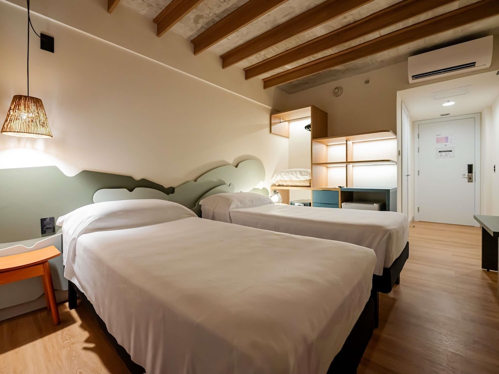 Habitación estándar con vistas al mar, 2 camas individuales y balcón - comunicante del hotel ibis Styles Maragogi. Foto 22