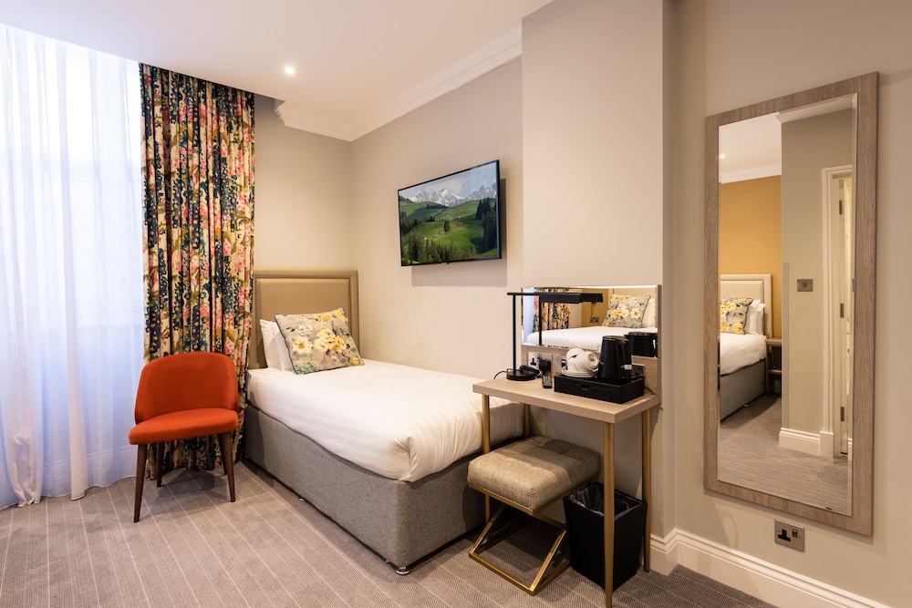Habitación triple del hotel Byron London. Foto 1