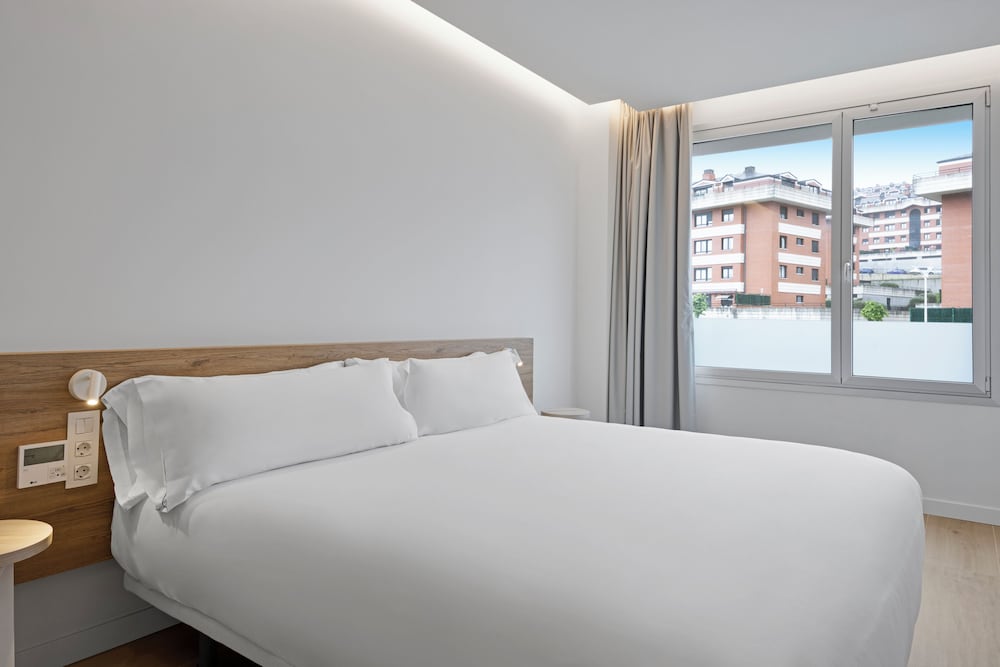 Habitación Doble del hotel B&B HOTEL Castro Urdiales. Foto 2
