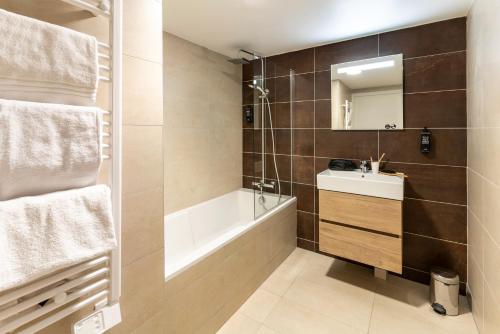 Suite Confort del hotel ibis Styles Cabriès Aix-en-Provence TGV. Foto 2