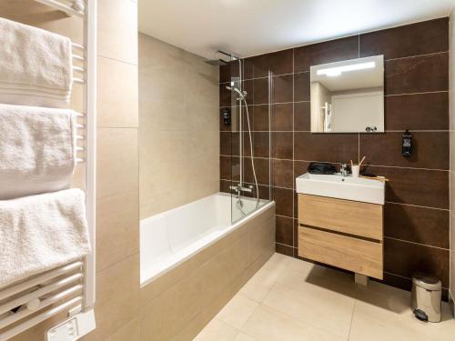 Suite Confort del hotel ibis Styles Cabriès Aix-en-Provence TGV. Foto 10