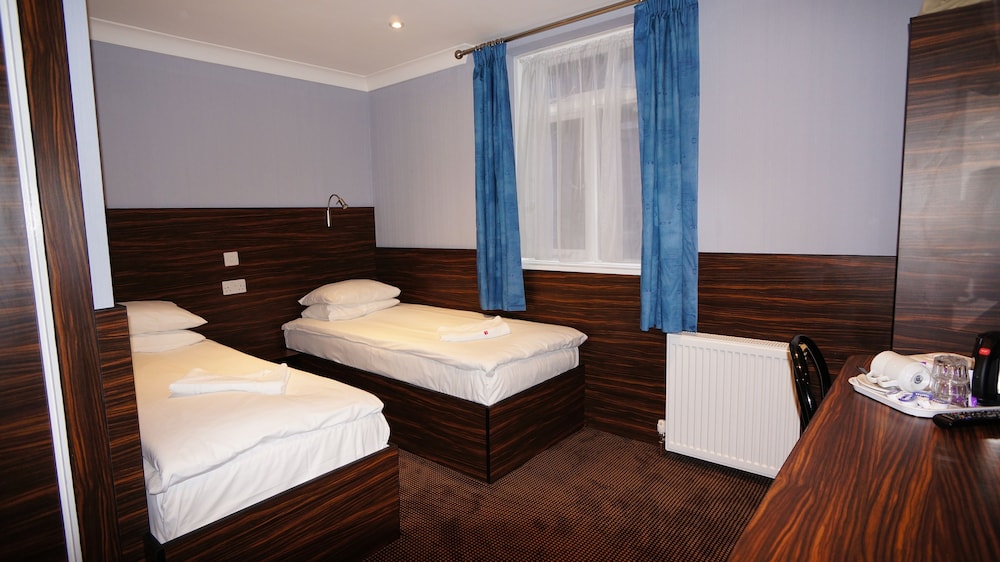 Habitación con 2 camas individuales del hotel Crestfield. Foto 3