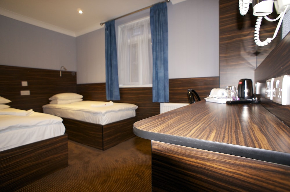 Habitación con 2 camas individuales del hotel Crestfield. Foto 4