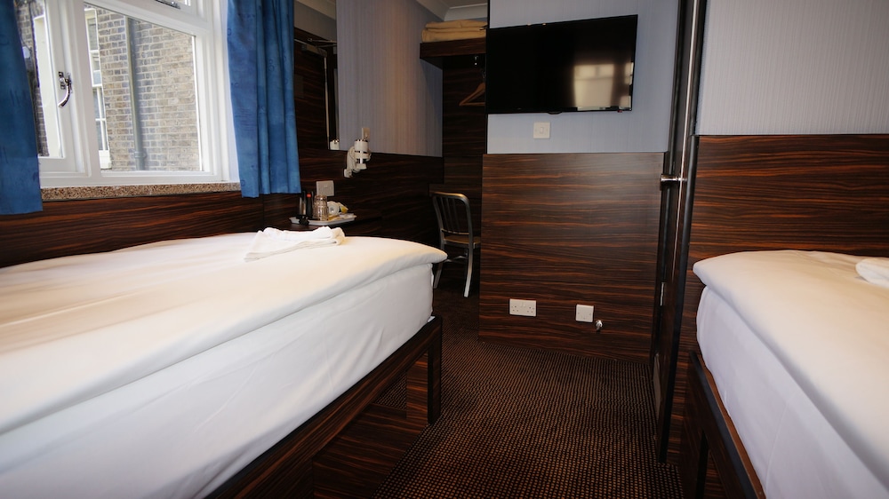 Habitación con 2 camas individuales del hotel Crestfield. Foto 5