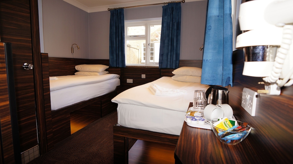 Habitación con 2 camas individuales del hotel Crestfield. Foto 9