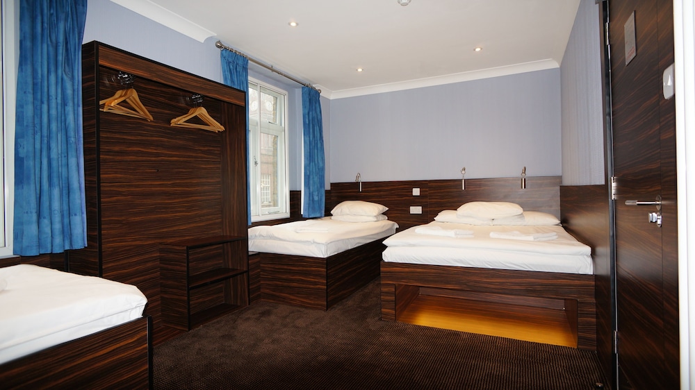Habitación cuádruple del hotel Crestfield. Foto 1