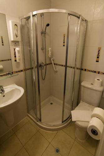 Habitación Triple Estándar del hotel Days Inn By Wyndham London Hyde Park. Foto 4