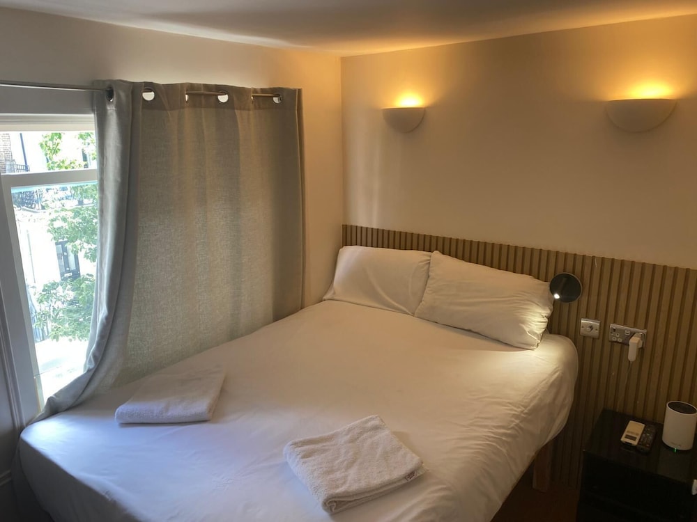 Habitación doble (Ensuite Double Room) del hotel Exhibition Court Hotel 4