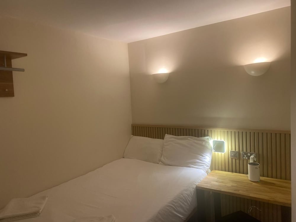 Habitación doble (Ensuite Double Room) del hotel Exhibition Court Hotel 4. Foto 11