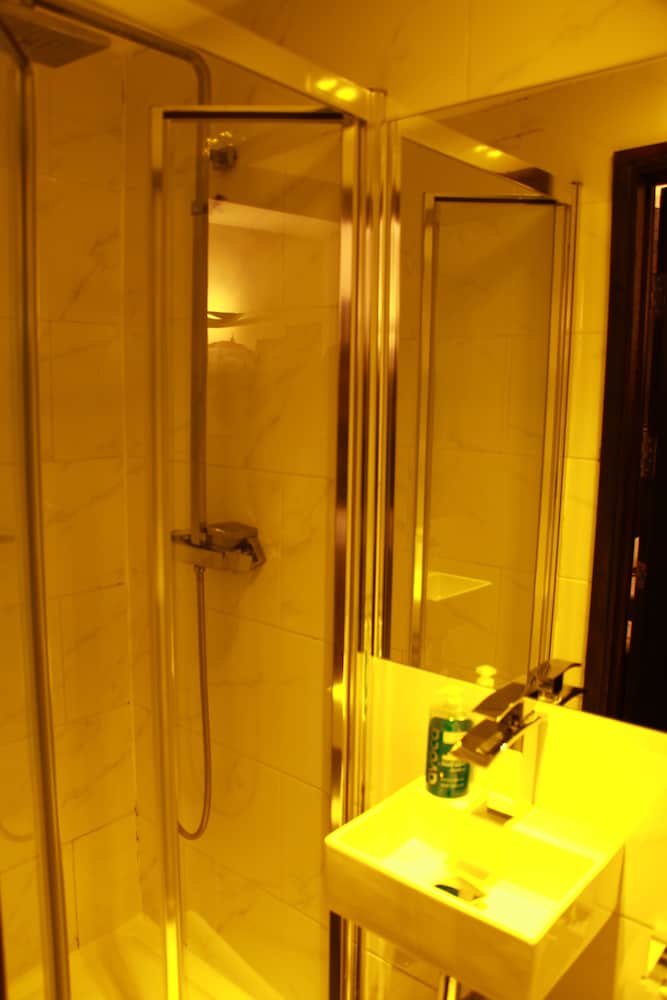 Habitación doble (Ensuite Double Room) del hotel Exhibition Court Hotel 4. Foto 18