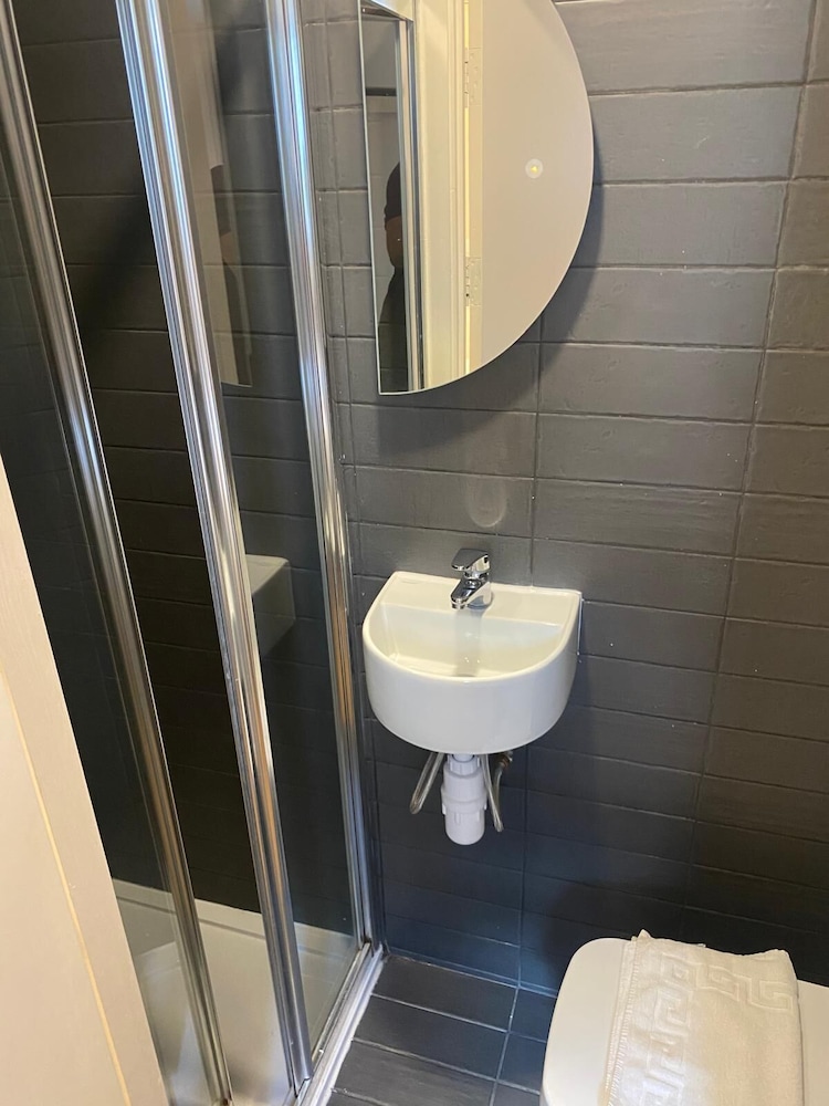 Habitación doble (Ensuite Double Room) del hotel Exhibition Court Hotel 4. Foto 26